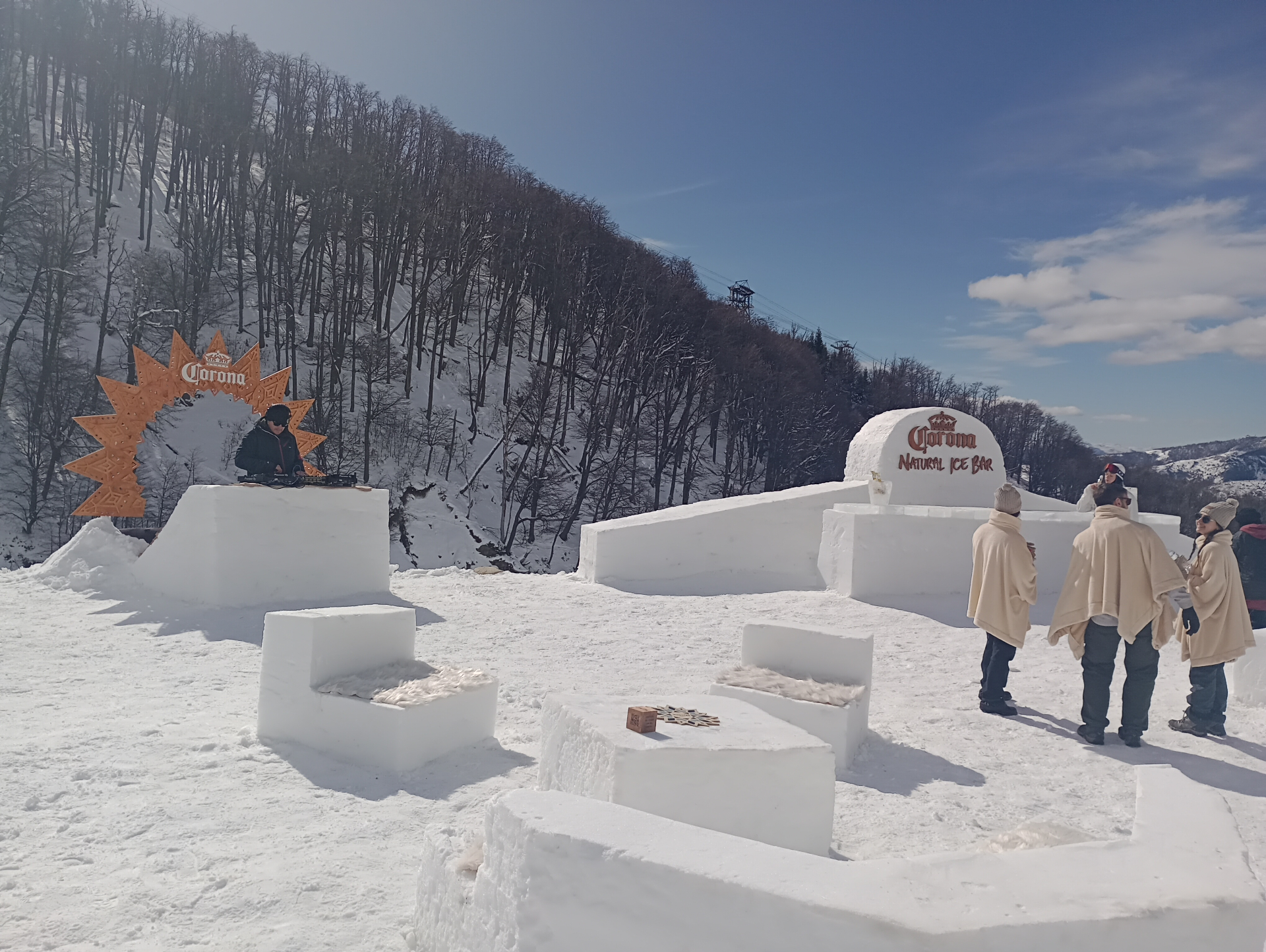 Corona Natural Ice Bar — imagen 4