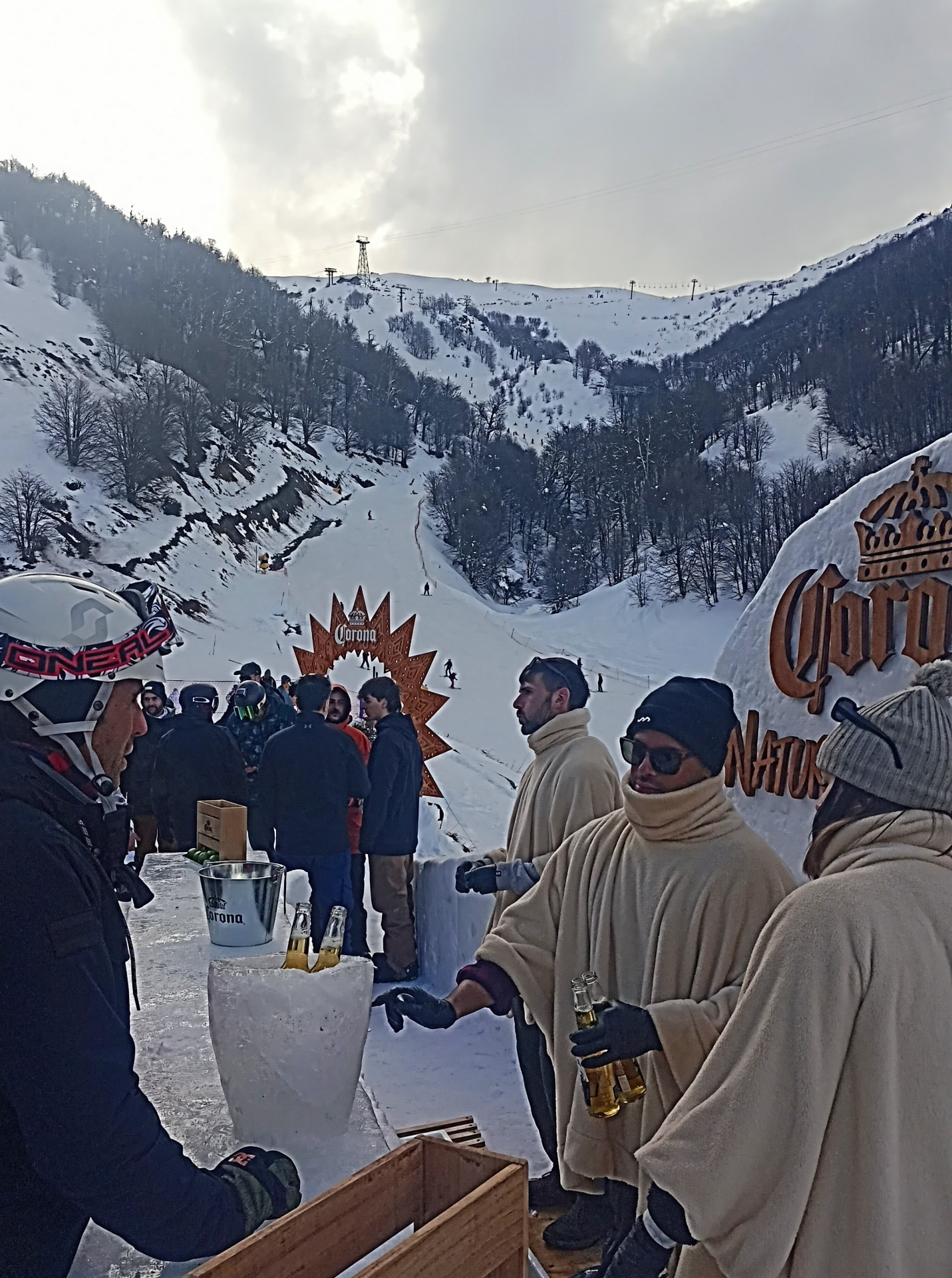 Corona Natural Ice Bar — imagen 3